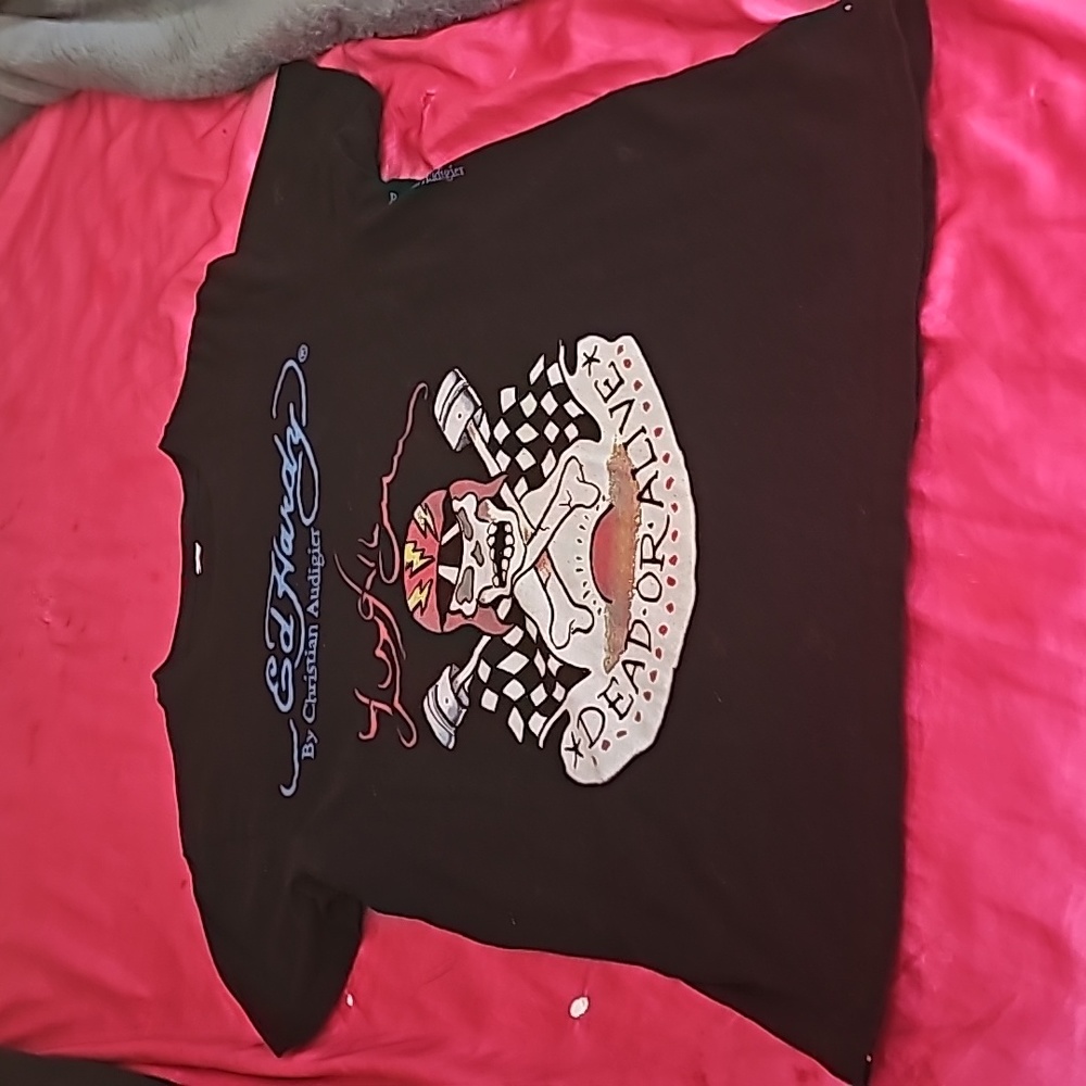 Add Hardy T-shirt with skull and crossbones and racing flags.